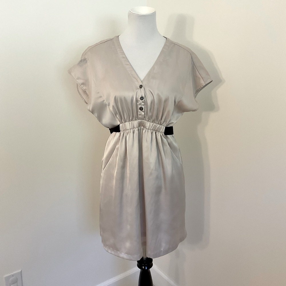 Women’s R 89 Elegant Beige V-Neck Dress